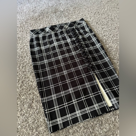 TORRID Women’s Pencil Skirt Plus Black Plaid Pull-On Stretch Corset Fit Size 00 - Picture 3 of 9